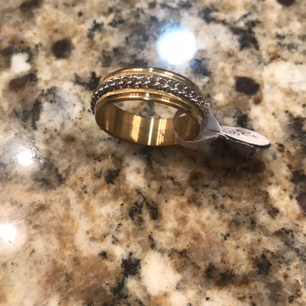 Gold ring with silver Chain in the middle